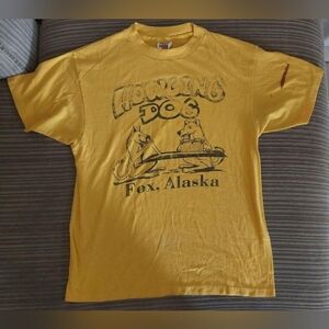 Vintage Yellow Howling Dog Alaska Graphic T-Shirt